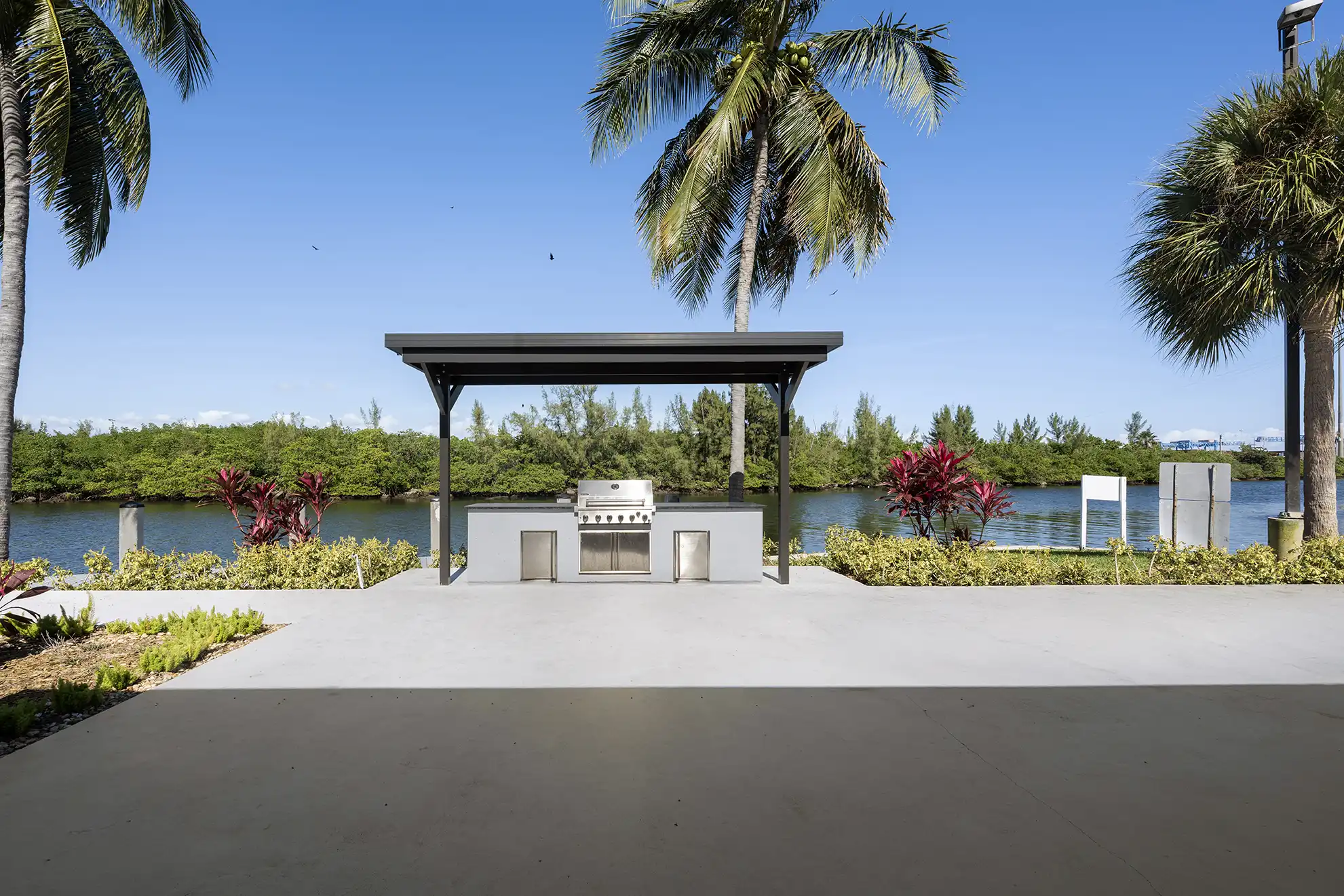 Outdoor patio space for cocktail hour