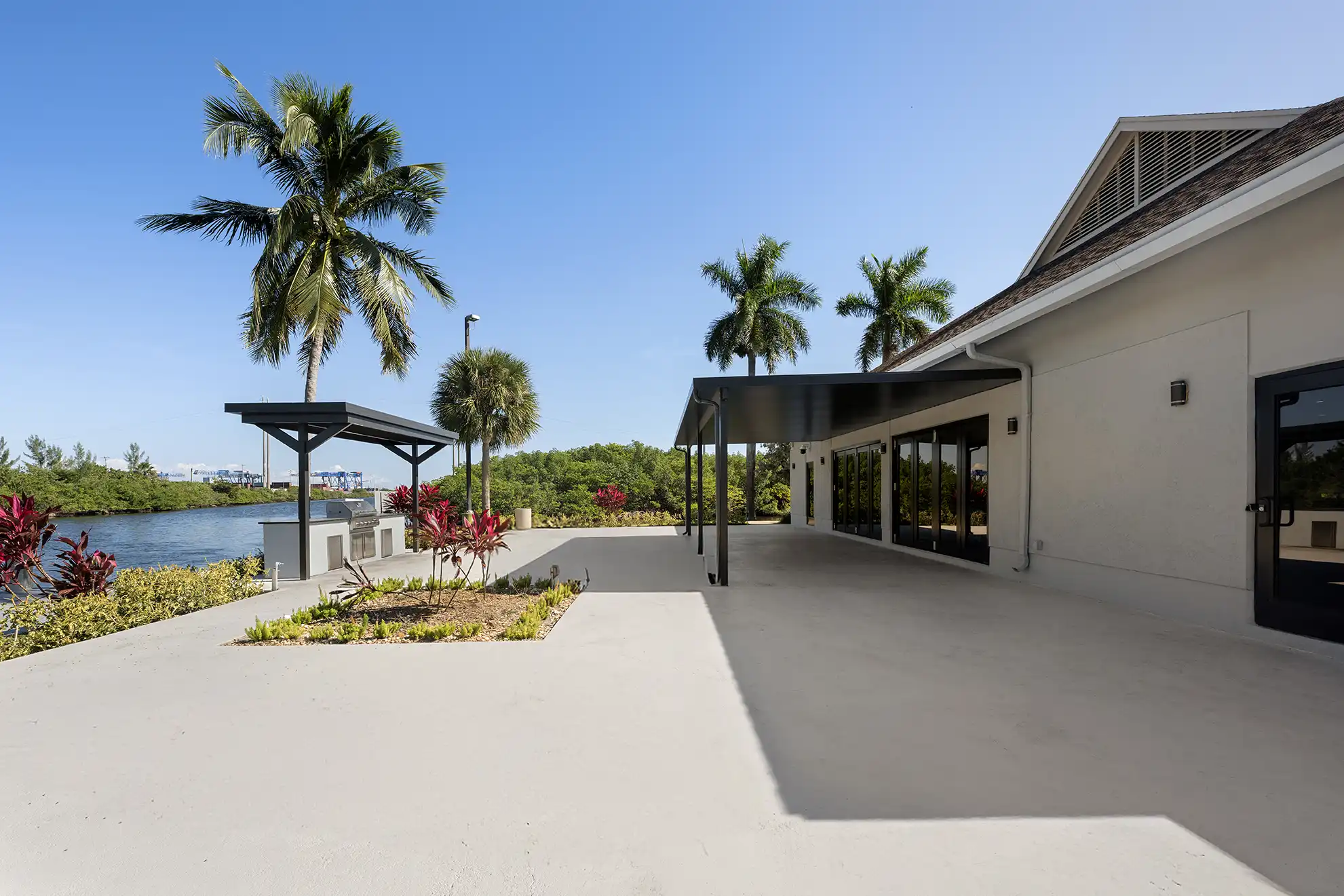 Waterfront wedding venue views at Harbour Towne Marina